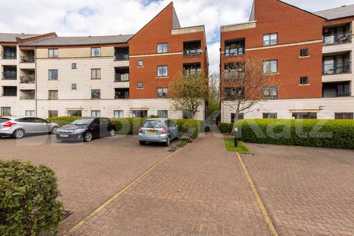 3 bed 2 bathroom property located within a gated developement in Holloway Tollington Way, Holloway